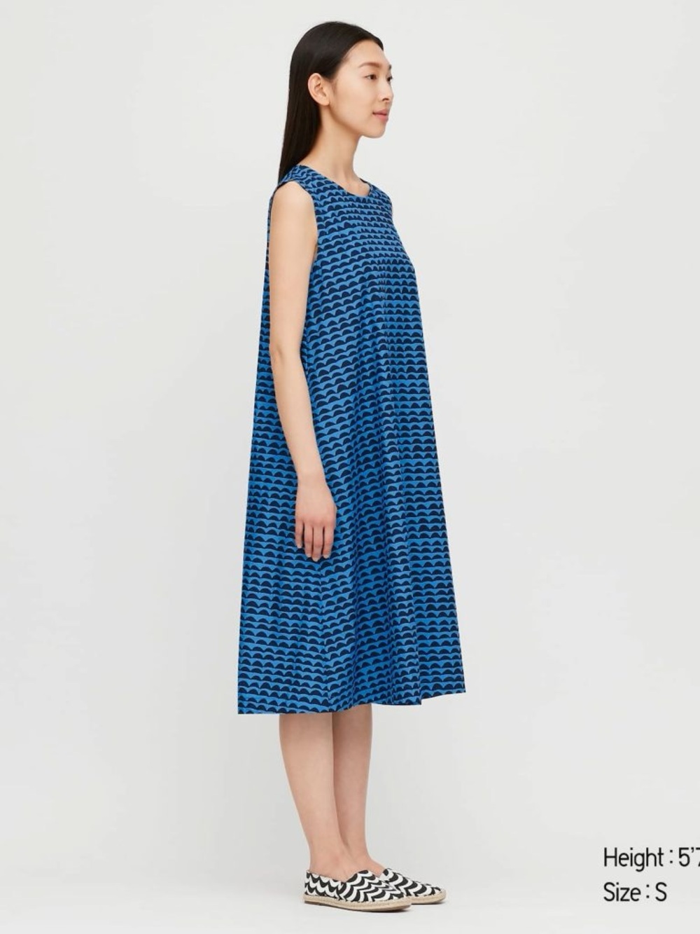 MARIMEKKO x UNIQLO Sleeveless Wave-Print A-Line Dress in Deep Blue | L